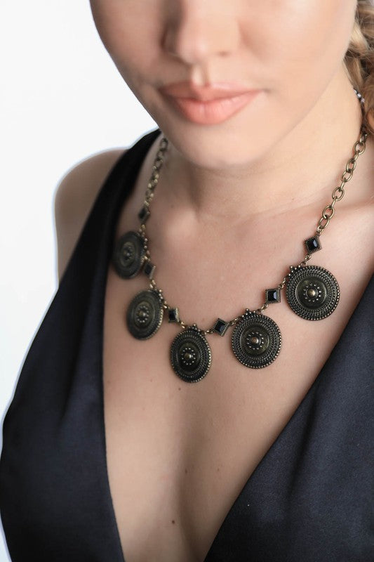 ANTIKcharme: Vintage Refinement Circular Stone Necklace