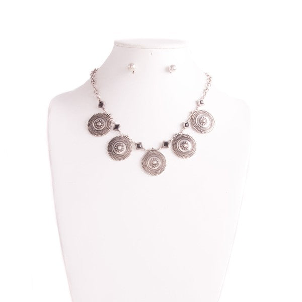 ANTIKcharme: Vintage Refinement Circular Stone Necklace