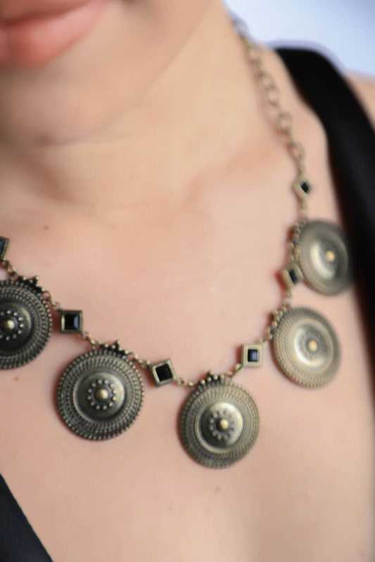 ANTIKcharme: Vintage Refinement Circular Stone Necklace