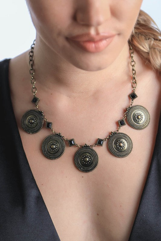 ANTIKcharme: Vintage Refinement Circular Stone Necklace