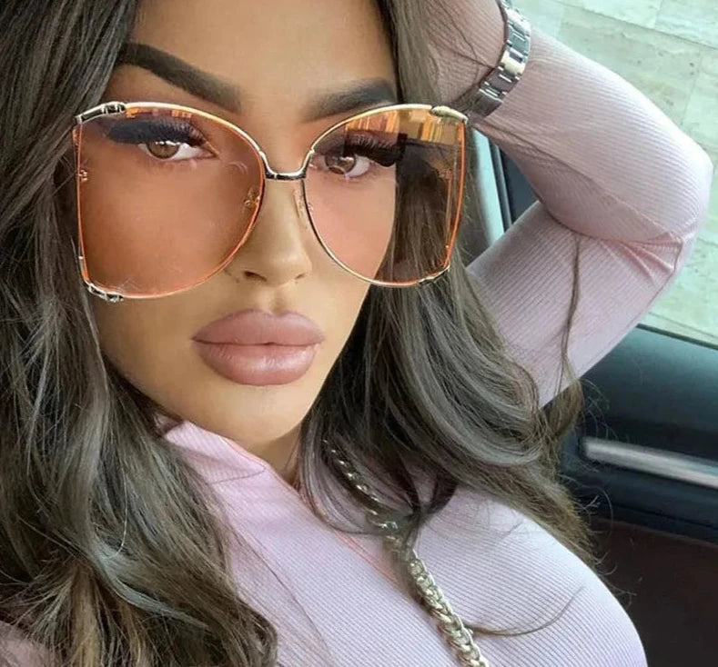 LuxeVision Hollow Elegance: Oversized Gradient Chic Sunglasses